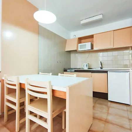 Apartamento Con Un Y Vista A La Jardin, Junto Al Mar, En Διαμέρισμα *