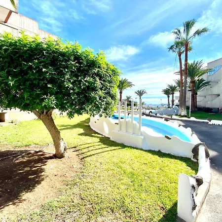 Apartamento Con Un Y Vista A La Jardin, Junto Al Mar, En