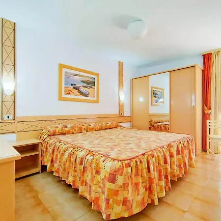 Apartamento Con Un Y Vista A La Jardin, Junto Al Mar, En Διαμέρισμα *