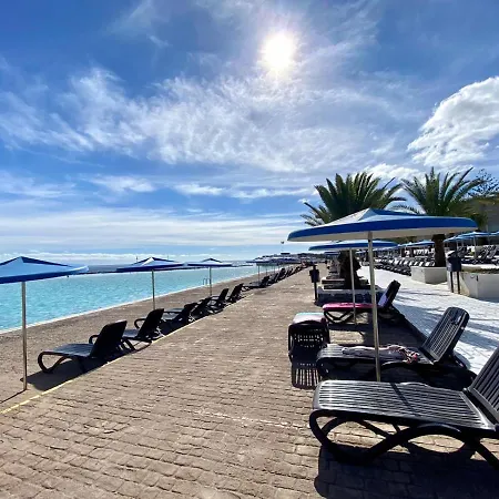 Apartamento Con Un Y Vista A La Jardin, Junto Al Mar, En Διαμέρισμα *