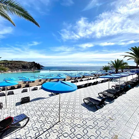 Apartamento Con Un Y Vista A La Jardin, Junto Al Mar, En Appartement *